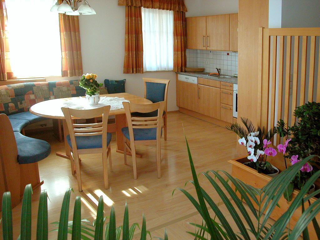 Pension Hiesel-Villa Untersbergblick Anthering Zimmer foto