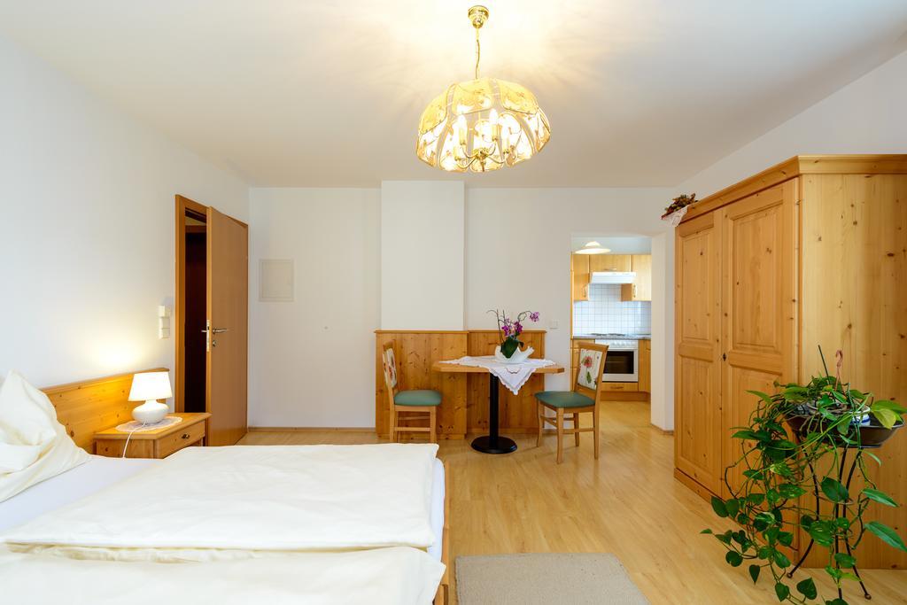 Pension Hiesel-Villa Untersbergblick Anthering Zimmer foto