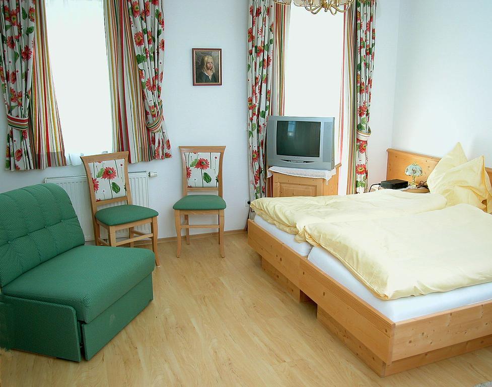 Pension Hiesel-Villa Untersbergblick Anthering Zimmer foto
