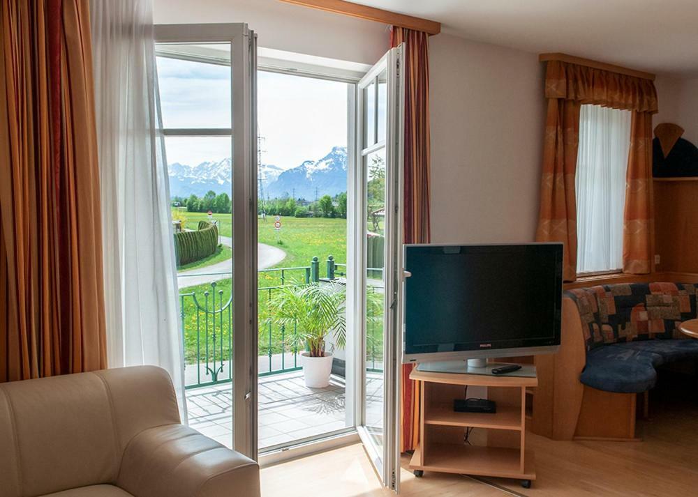 Pension Hiesel-Villa Untersbergblick Anthering Exterior foto